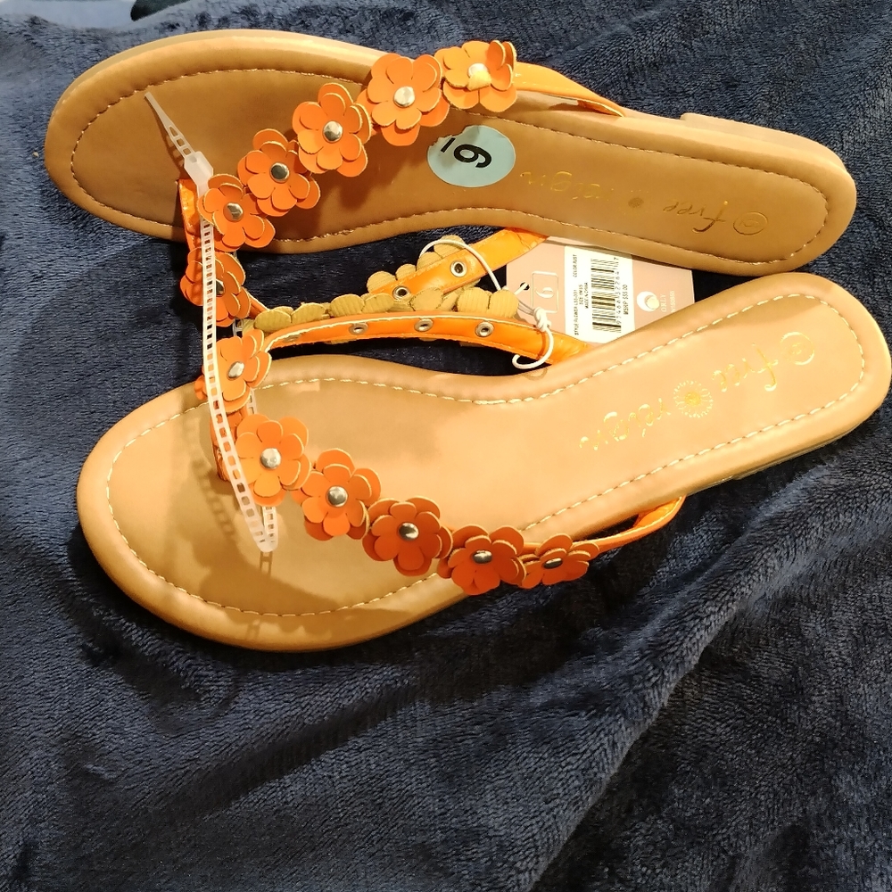 Free Reign Faux Leather Flower Sandals